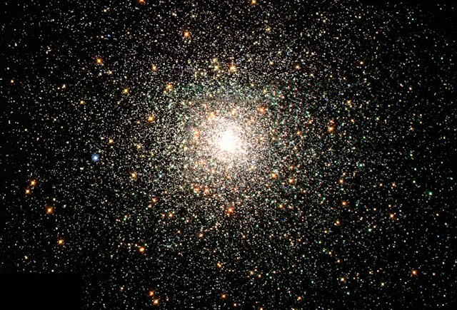 太陽の26京倍の質量。これまで発見された中で最も巨大な超銀河団を発見