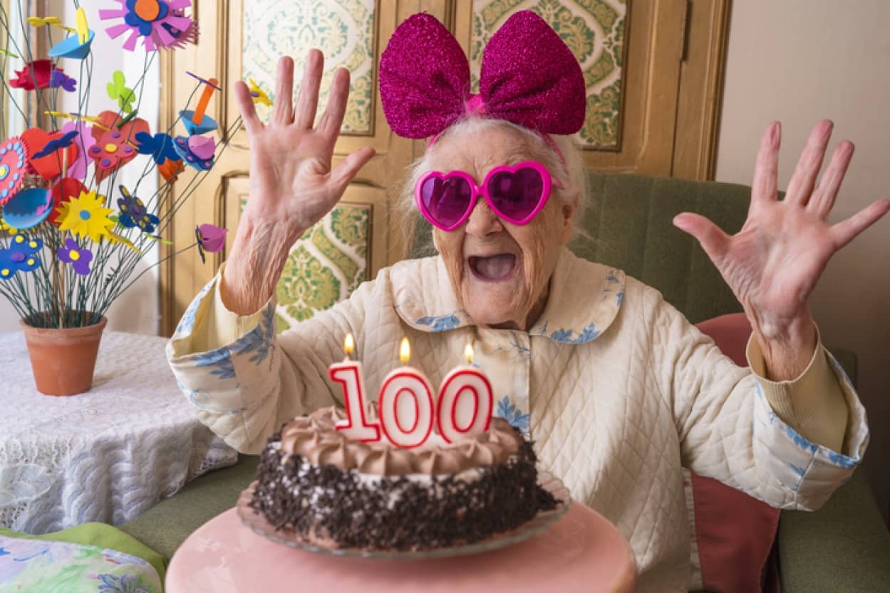 100歳以上の人々の血液検査で明らかになった長寿の人に見られるの特徴