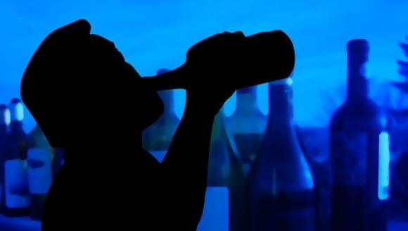 お酒が止められない理由。飲酒の記憶が脳にこびりつき、関連するものを見ると誘発される（オランダ研究）