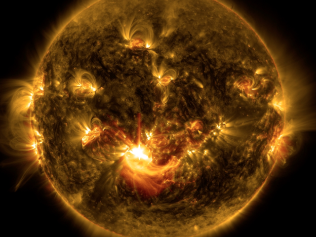 壮大なる太陽ロマン！10年間の太陽の動きを1時間で見られる高画質タイムラプス動画（NASA)