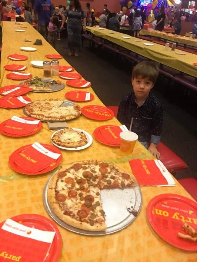 6歳の誕生日パーティーに30人の友達を招待したのに1人もこなかった Snsで少年の絶望を知り救世主が続々と カラパイア 6歳の誕生日パーティーに30人の友達を招待したのに1人もこなかった Snsで少年の絶望を知り救世主が続々と カラパイア