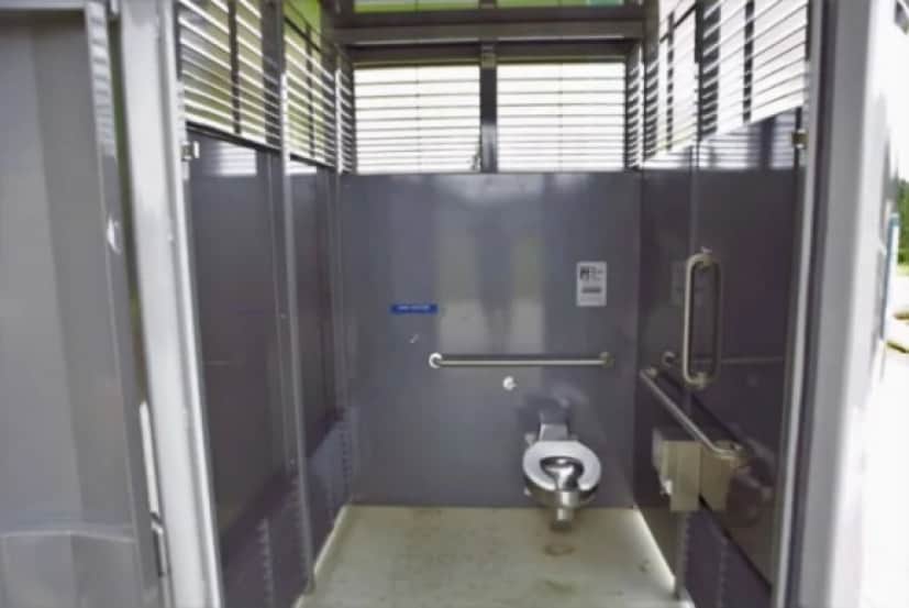 toilet1_e