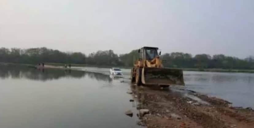 drive_into_river3_e