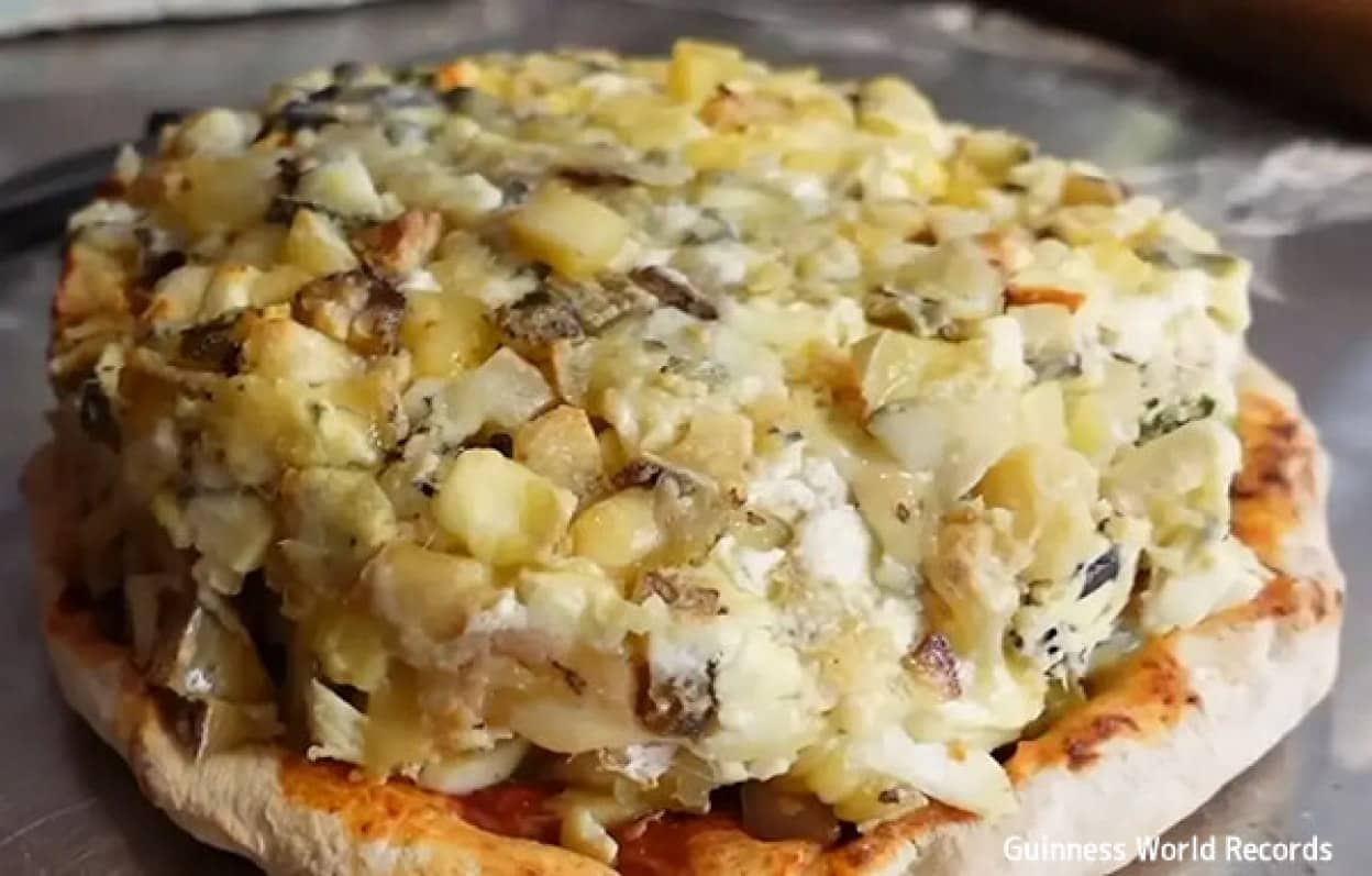 1001種のチーズをのせたピザで世界ギネス記録