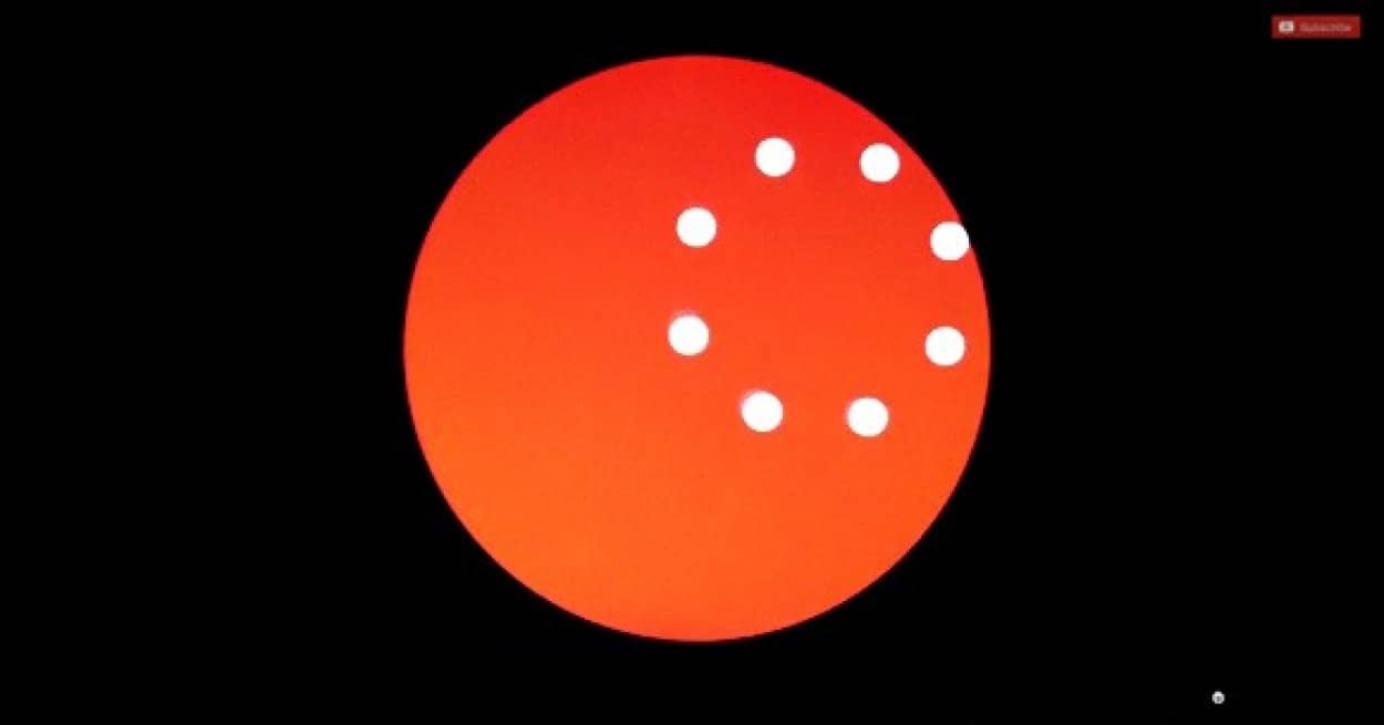 面白錯視 回転しているように見える白いドット でも実は カラパイア