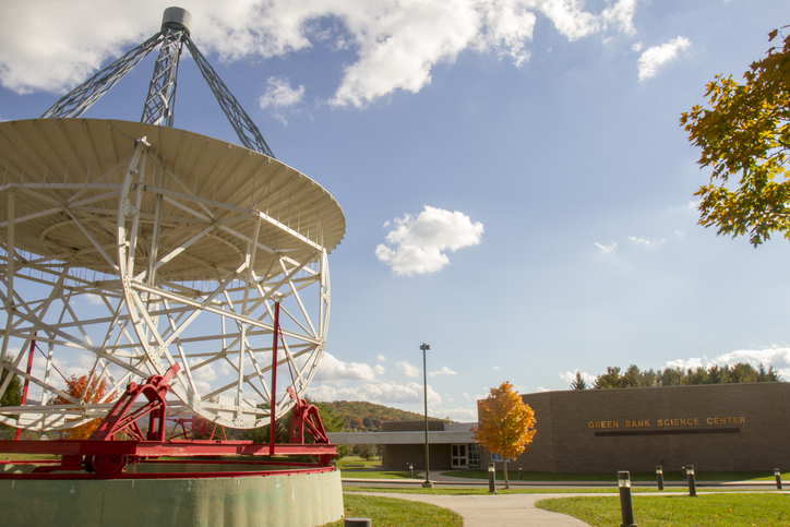 特殊な事情でWiFiがない町が存在する。世界最大の電波望遠鏡を守るため