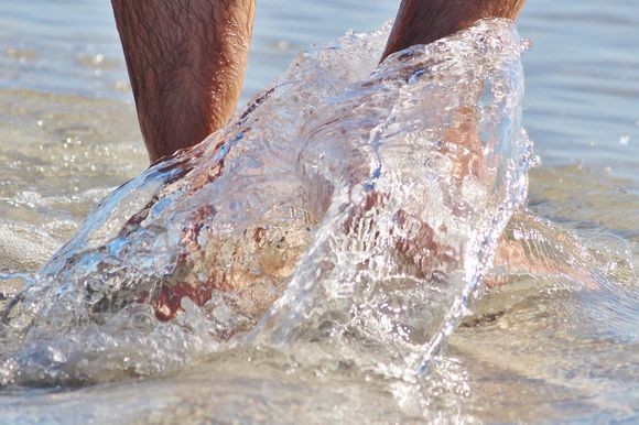 foot-in-sea_pixabay