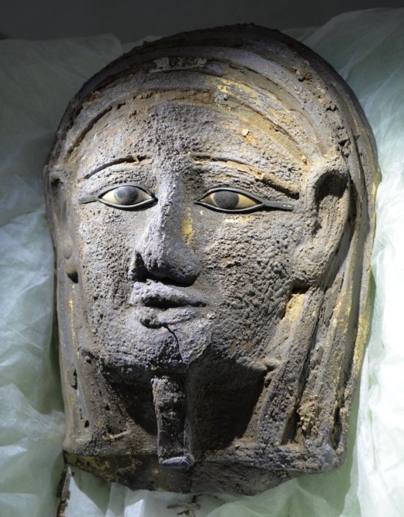 古代エジプトの秘密のミイラ工房が発見される 貴金属で飾られた仮面をつけたミイラも見つかる カラパイア