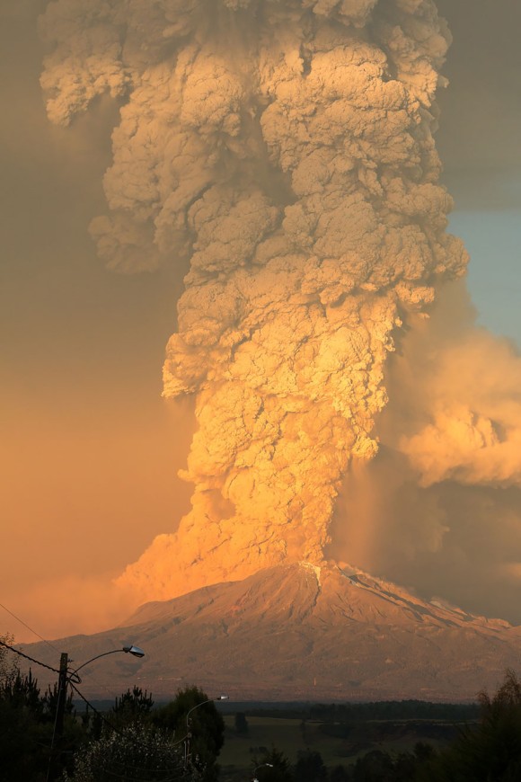 なんという終末的光景 54年ぶりに噴火したチリのカルブコ火山大噴火の画像と映像 カラパイア なんという終末的光景 54年ぶりに噴火したチリのカルブコ火山大噴火の画像と映像 カラパイア