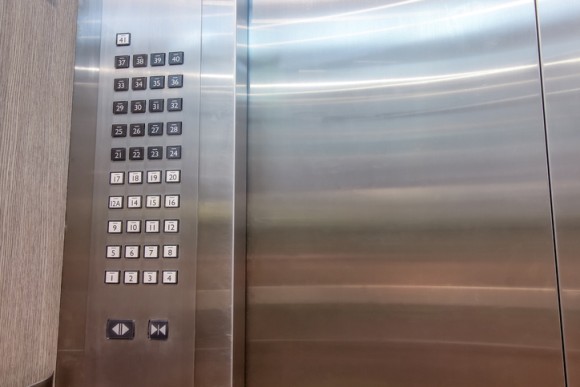 知ってた アメリカのエレベーターの 閉 ボタンは押してもほとんど機能しない その理由とは カラパイア