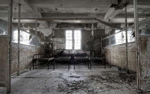 news_inside_abandoned_insane_asylum_14