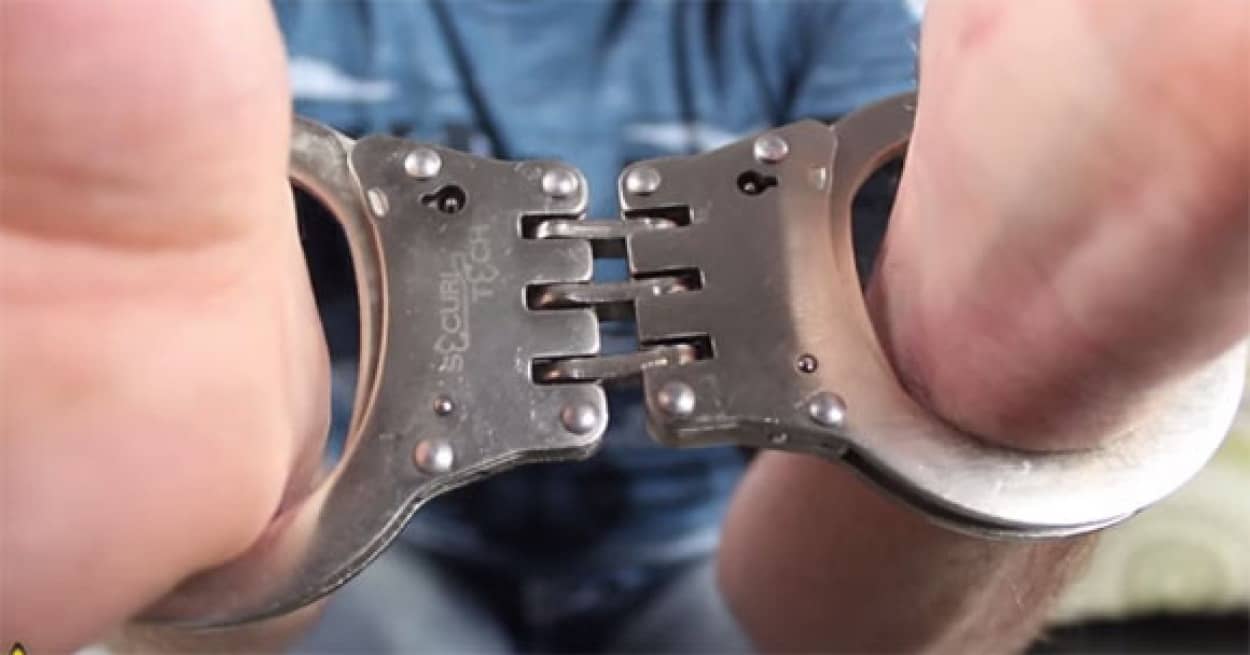 なるほどわかった クリップをつかった本格的手錠の外し方 カラパイア