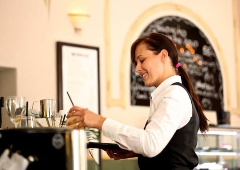 waitress-2376728_640_e