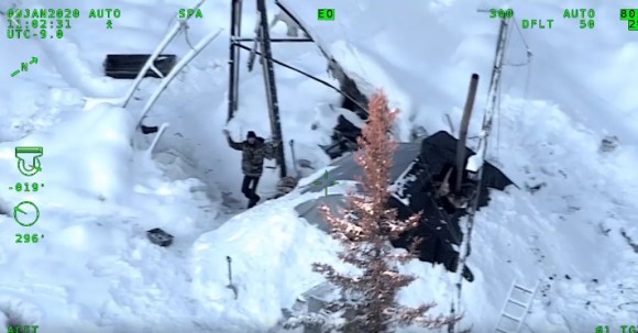 雪上の Sos 氷点下のアラスカで小屋を焼失した男性 23日間後に救助される アメリカ カラパイア 雪上の Sos 氷点下のアラスカで小屋を焼失した男性 23日間後に救助される アメリカ カラパイア