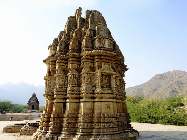 幽霊が出るとの噂が絶えないインドの呪われた寺院「キラドゥ寺院」廃墟