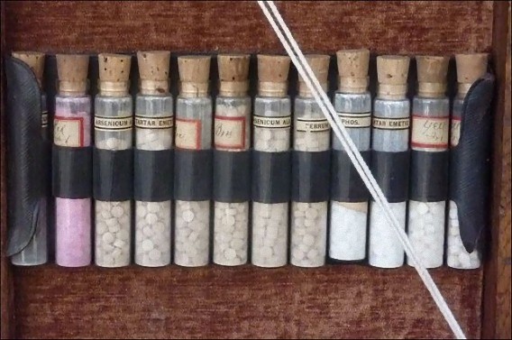 real_vintage_vampire_killing_kits_640_23_e0