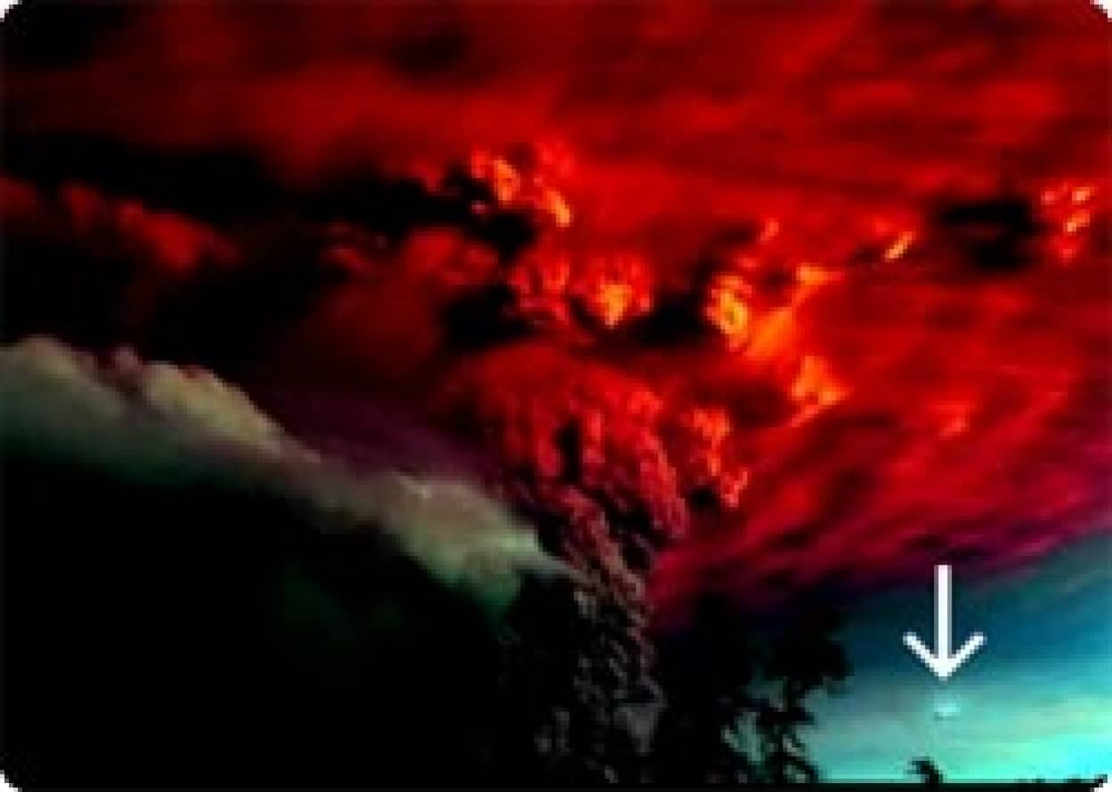 やっぱりヤツが現れた チリ プジェウエ火山噴火時に現れたufo カラパイア やっぱりヤツが現れた チリ プジェウエ火山噴火時に現れたufo カラパイア