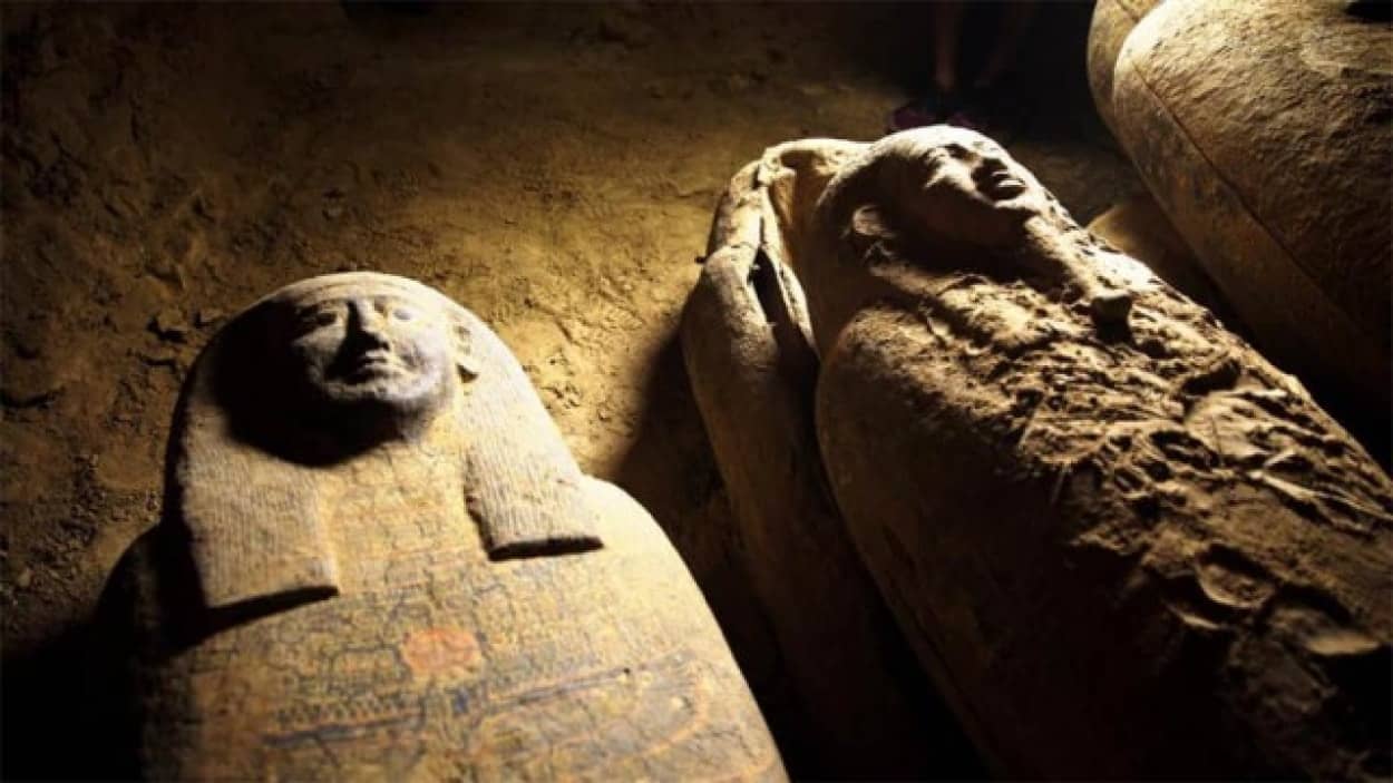 未開封の古代エジプトの棺を発見