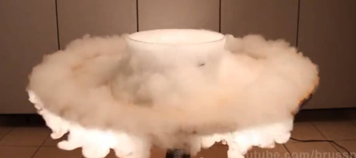 なにこれ綺麗 やってみたい ドライアイスでバブルぽわ ん実験 カラパイア