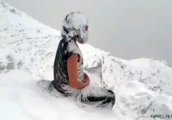 氷点下55℃のヒマラヤで凍り付きながら瞑想をするヨガ指導者の映像は本物なのだろうか？