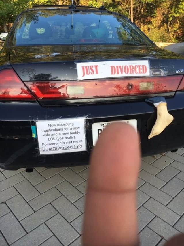 車で離婚を高らかに宣言 アメリカで流行ってるらしいブライダルカーならぬディボース 離婚 カーを走らせる行為 カラパイア