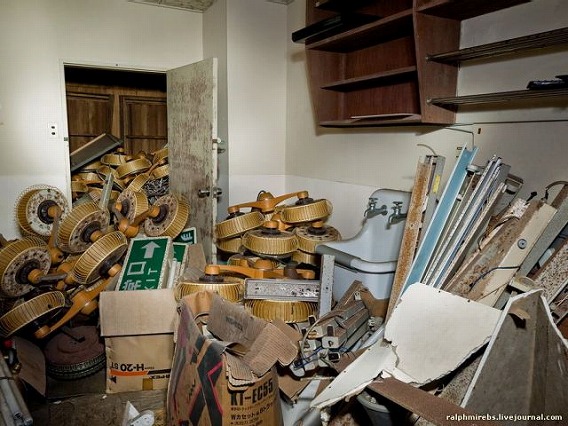 an_abandoned_hotel_in_japan_640_15