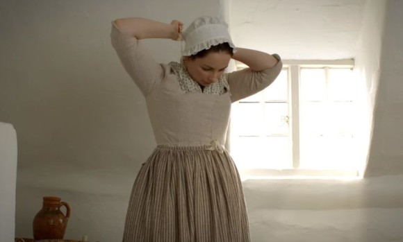 重ねて重ねて まだ重ねるんかぁーい 18世紀の働く女性が身支度をする様子を映した実演動画 カラパイア