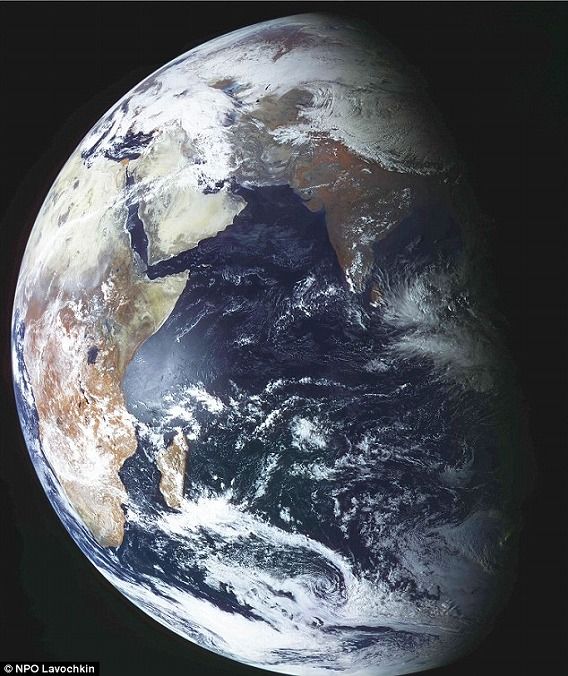 同じ惑星なのにnasaとは違う ロシアの気象衛星 エレクトロ L1 が撮影した地球の写真 カラパイア 同じ惑星なのにnasaとは違う ロシアの気象衛星 エレクトロ L1 が撮影した地球の写真 カラパイア