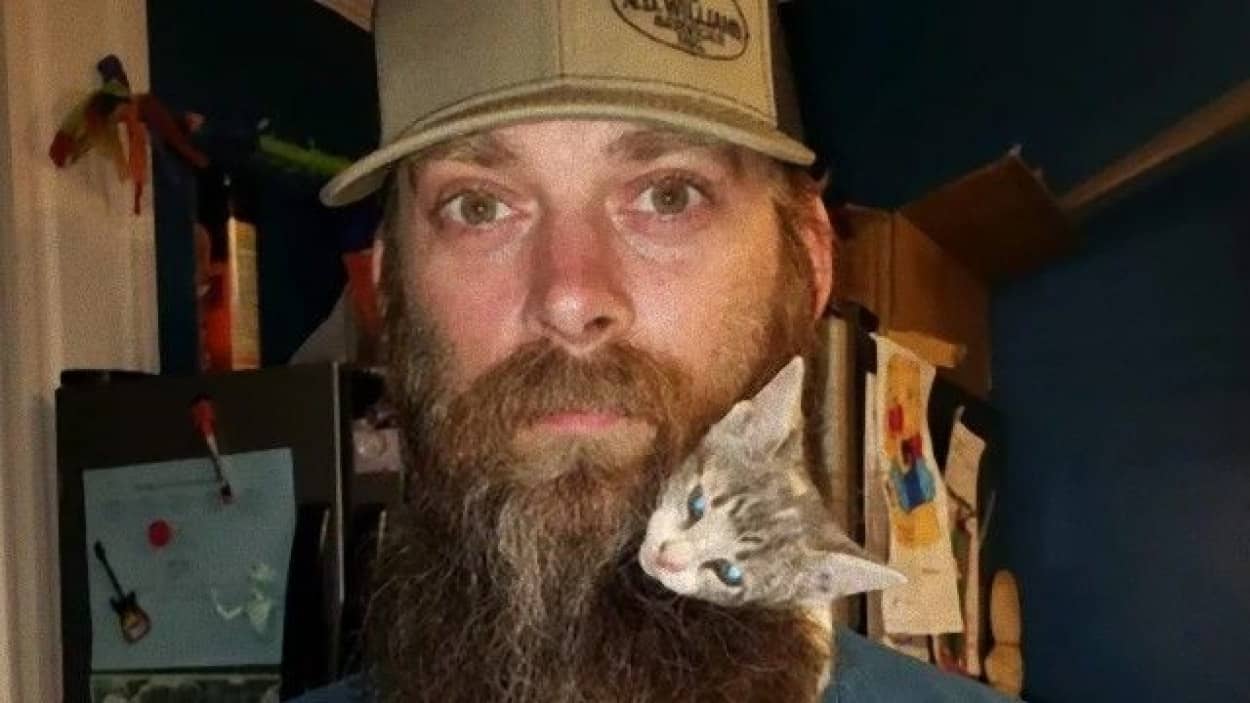 ヒゲが猫を誘うのか 猫がヒゲに惹かれているのか 猫 ヒゲメンに救われ大家族の仲間入り カラパイア ヒゲが猫を誘うのか 猫がヒゲに惹かれているのか 猫 ヒゲメンに救われ大家族の仲間入り カラパイア
