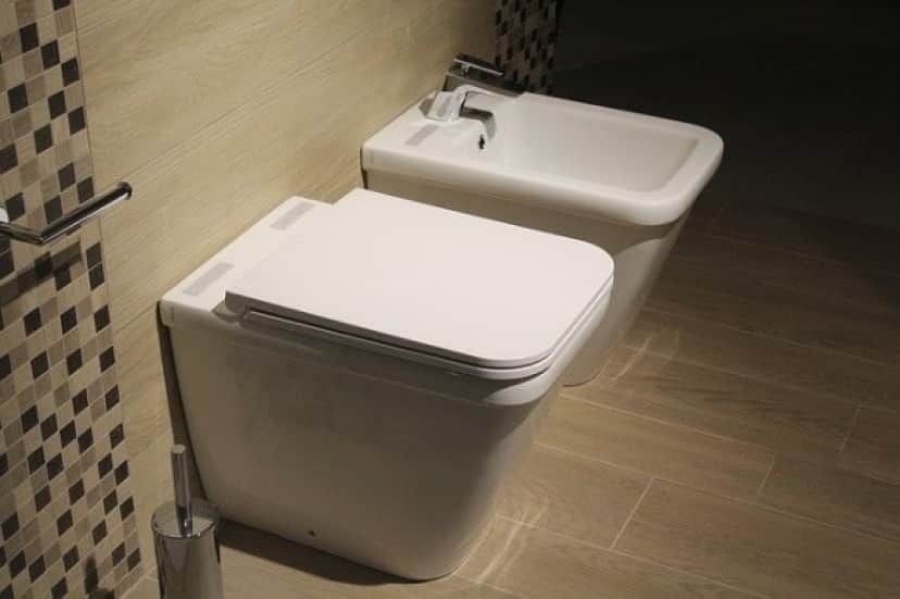 wc-1284608_640_e