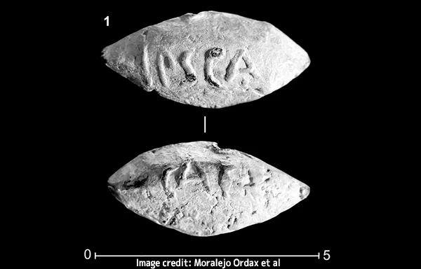 ユリウス・カエサルの名が刻まれた2000年前の鉛弾が発見される