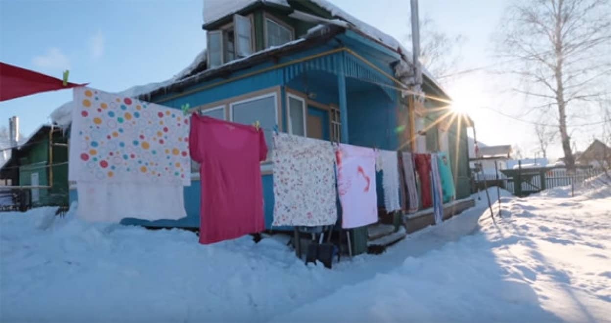 みなさん寒波とか言いますけど シベリアはこうですから ロシア シベリアにおける冬の洗濯物 カラパイア