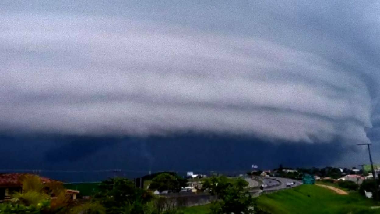 吉報か 凶報か 住民たちを畏怖の念を抱かせた 竜の巣のようなアーチ雲 ブラジル カラパイア