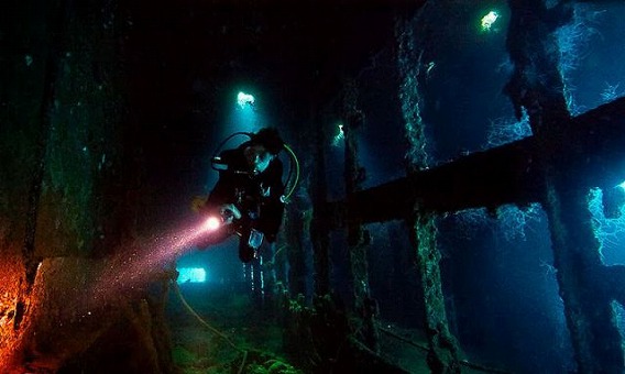 echoes_of_war_in_the_lagoon_640_06