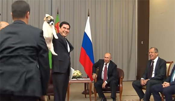 続々と集まる各国の刺客 プーチン大統領にまたしても子犬が贈呈される トルクメニスタン大統領より カラパイア