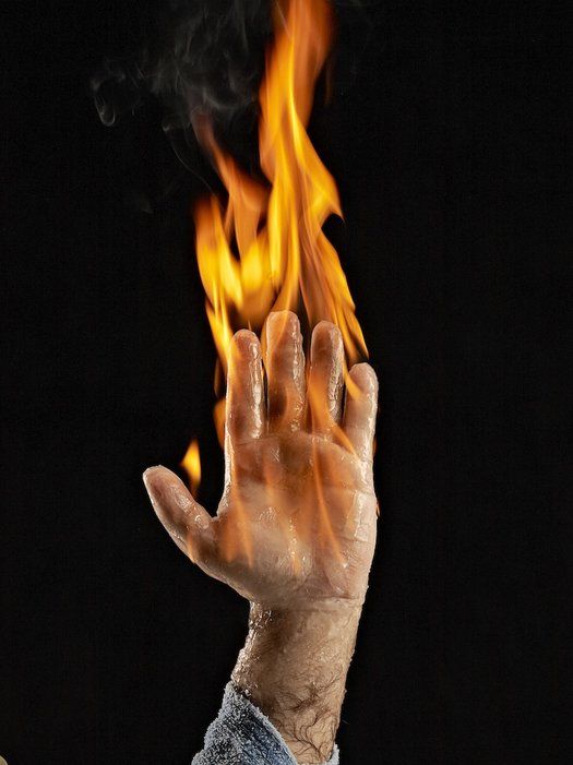 PS_GM_hand on fire_0015