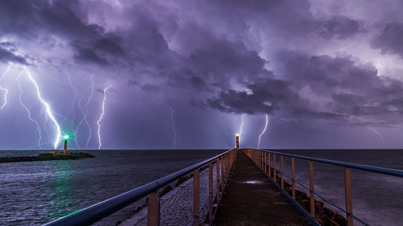貨物船が海で雷を作り出していたことが判明 米研究 カラパイア 貨物船が海で雷を作り出していたことが判明 米研究 カラパイア