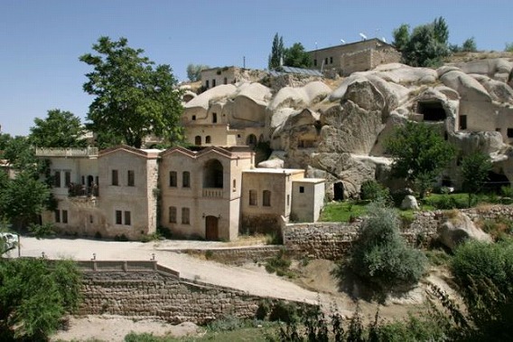 a_cave_hotel_640_01