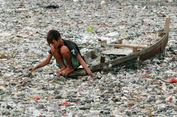世界で最も汚い川のひとつ インドネシア チタルム川 カラパイア