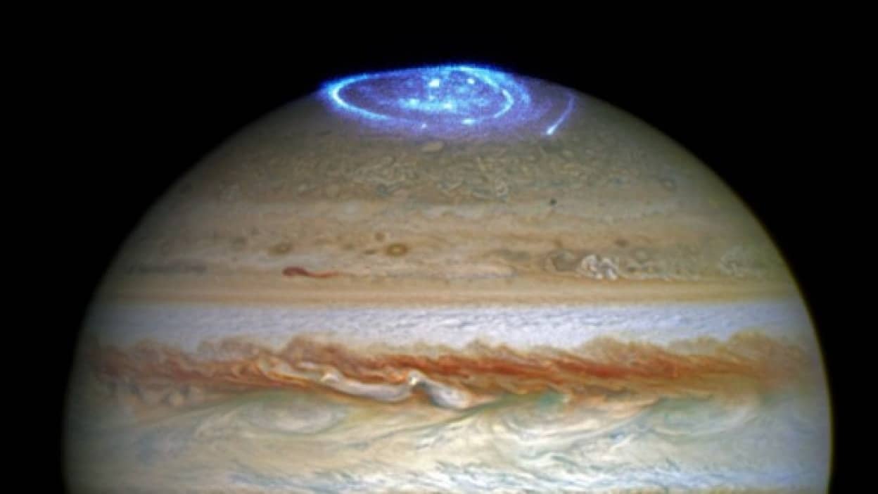 木星ビューティフル 木星の北極圏に渦巻く巨大オーロラ カラパイア