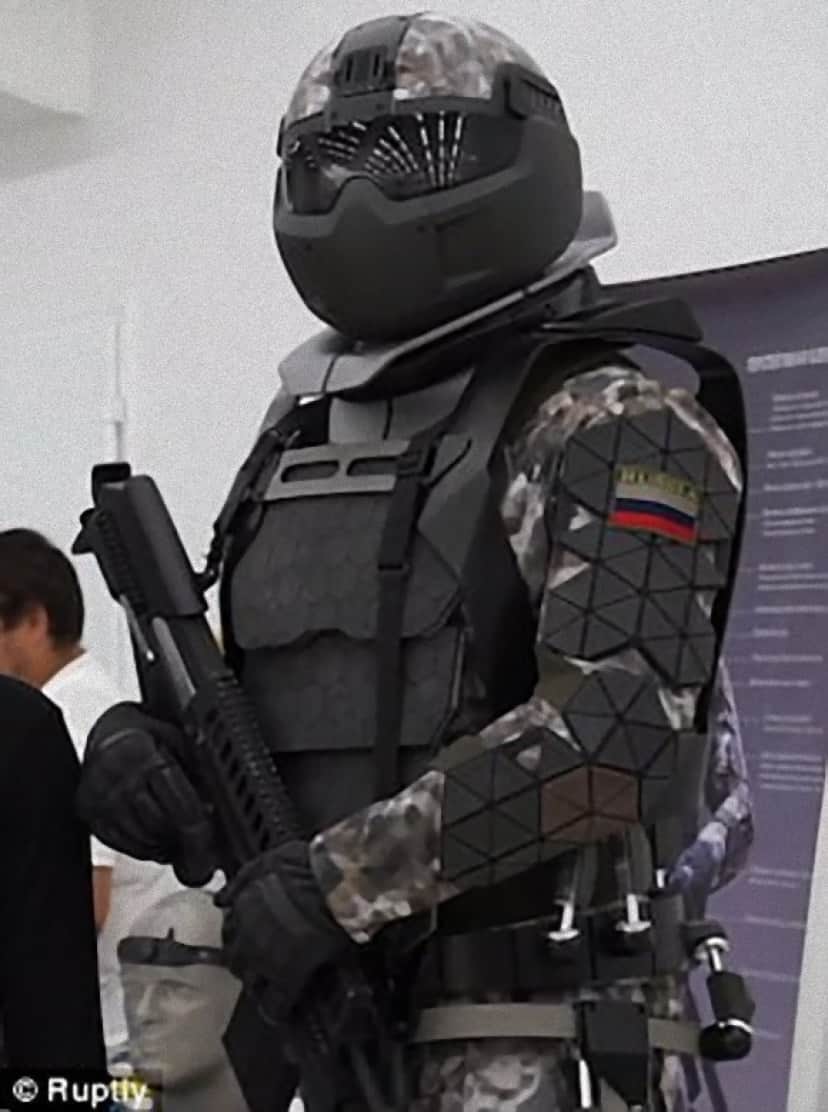 ロシアがストームトルーパーを彷彿とさせる最新コンバットスーツを公開 カラパイア ロシアがストームトルーパーを彷彿とさせる最新コンバットスーツを公開 カラパイア