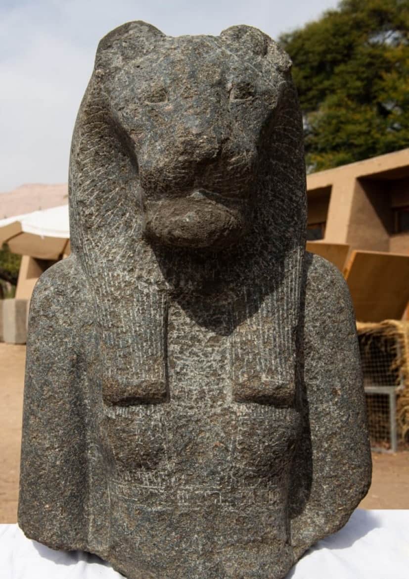 長く失われていた3400年前のスフィンクス像2体が発見される アメンホテプ3世の神殿を守るもの カラパイア