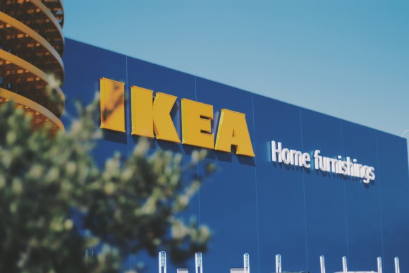 「IKEA店内でのかくれんぼ」がSNSに告知された結果、3千人の参加希望者が。これはヤバイと地元警察が駆り出される（スコットランド）