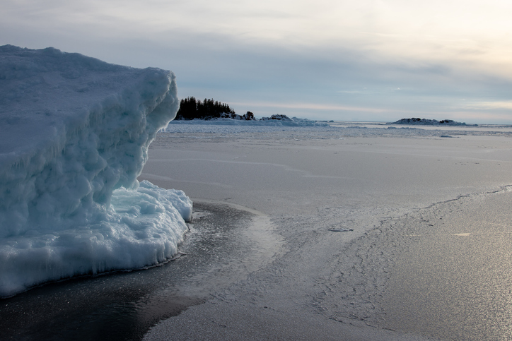 熱波によりカナダの棚氷が崩壊