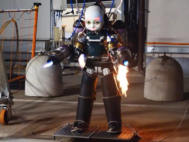 ベビーフェイスのアイアンマン。ジェットパックで空を飛ぶギャップ萌えなヒューマノイドロボット