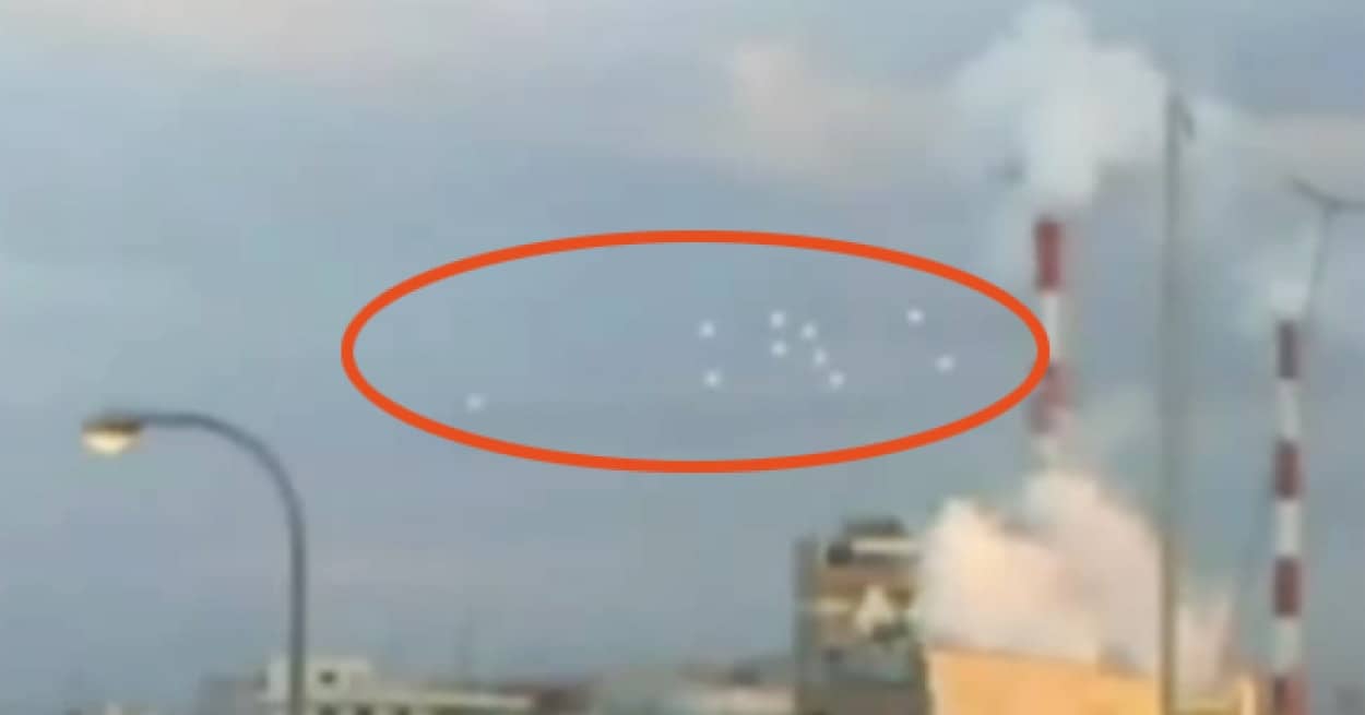 大阪にufo御一行様10機まとめてやってきたぞー と海外で報じられる カラパイア 大阪にufo御一行様10機まとめてやってきたぞー と海外で報じられる カラパイア