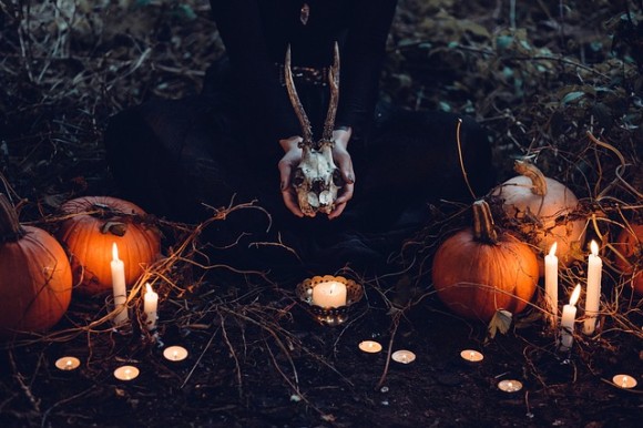 ハロウィンはなぜオバケや幽霊など あの世のもので演出されるのか 幽霊が持つ役割とは カラパイア ハロウィンはなぜオバケや幽霊など あの世のもので演出されるのか 幽霊が持つ役割とは カラパイア