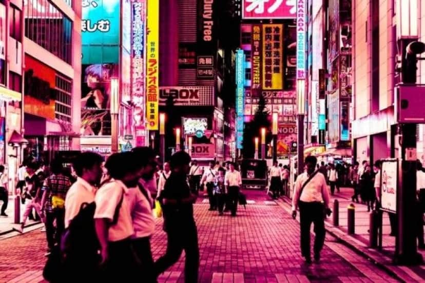 東京の街にピンク色のエフェクトをかけてみた カラパイア