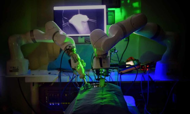 AIロボットが人間の助けなしに複雑な外科手術に成功。その精度は人間を大幅に上回っていた