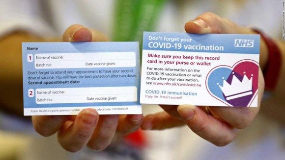 イギリスで開始された新型コロナワクチン接種。接種者に配られるワクチン接種カードとは？